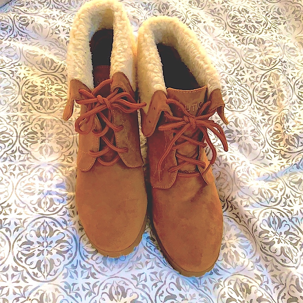 Great condition Nautica suede like books.  Size US 9